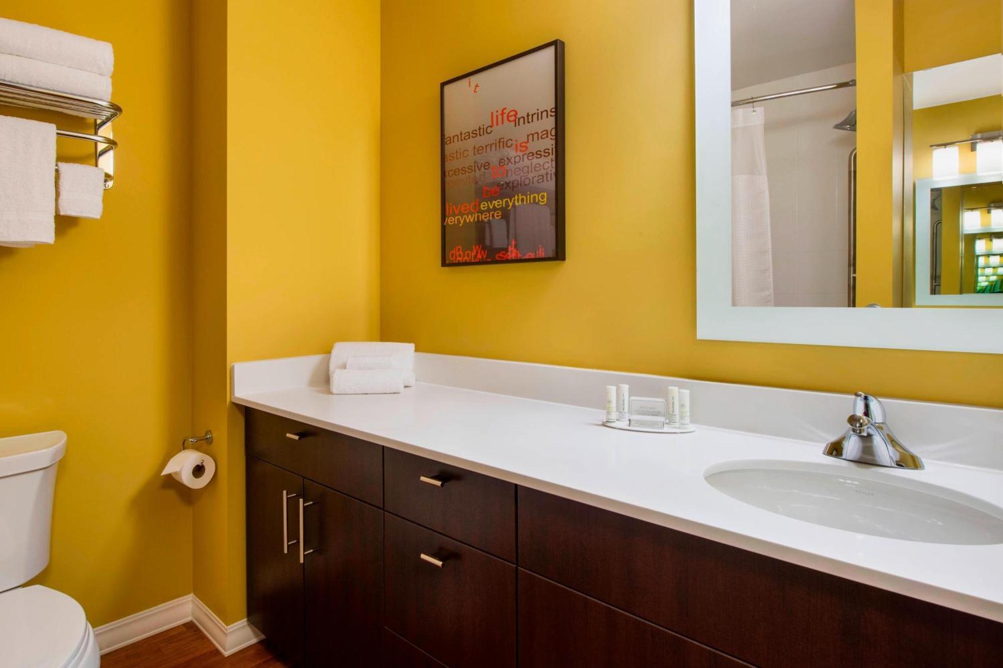 Towneplace Suites By Marriott Red Deer Extérieur photo